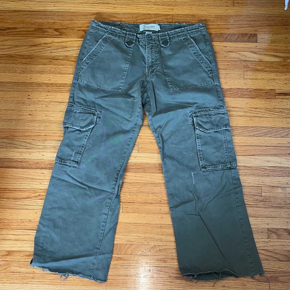 Women’s Cargo Pants in Olive Green